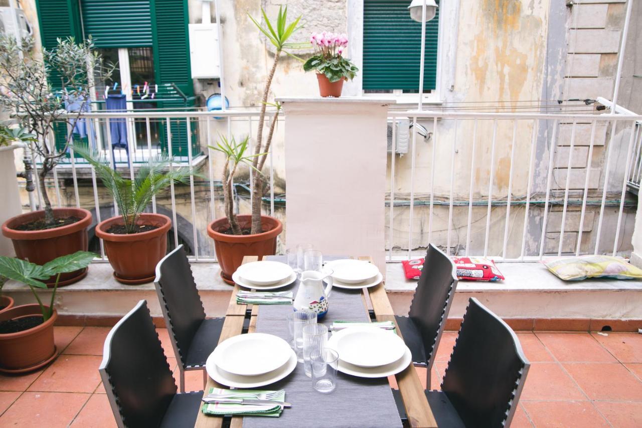 La Casa Del Nespolo, 2 Terrazzi E 2 Bagni In Centro Apartment Naples Luaran gambar
