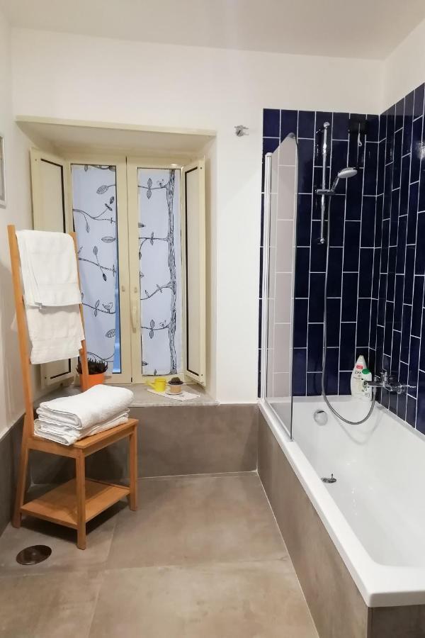 La Casa Del Nespolo, 2 Terrazzi E 2 Bagni In Centro Apartment Naples Luaran gambar