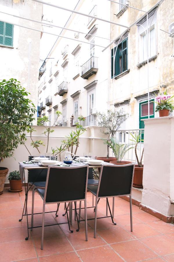 La Casa Del Nespolo, 2 Terrazzi E 2 Bagni In Centro Apartment Naples Luaran gambar